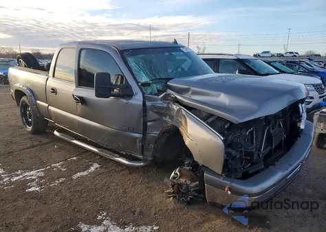 2005 Chevrolet Silverado K1500 z USA, uszkodzony, nr VIN 1GCEK19B05E269989